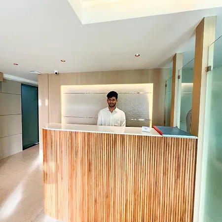 Hotel Bandra 3*
