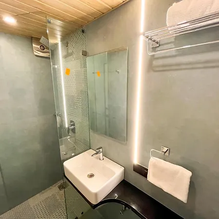 Bandra Hotel