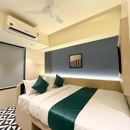 Hotel Bandra 3*