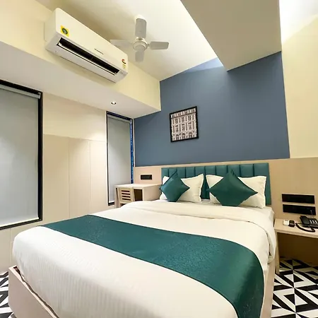 Hotel Bandra 3*