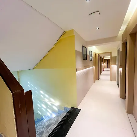 Bandra 3*