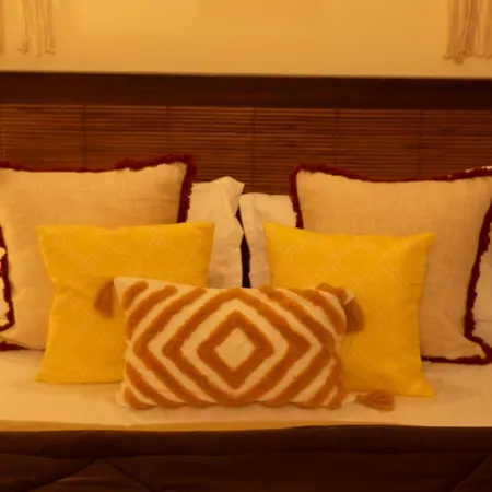 Spacious, Stylish, Upper Floor 3bhk Near Bkc Apartment *