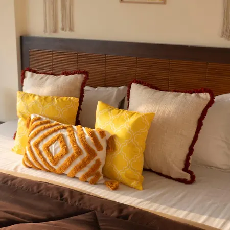 Spacious, Stylish, Upper Floor 3bhk Near Bkc Apartment