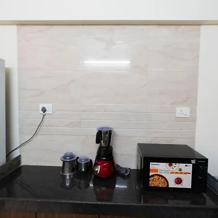 Spacious, Stylish, Upper Floor 3bhk Near Bkc Apartment *