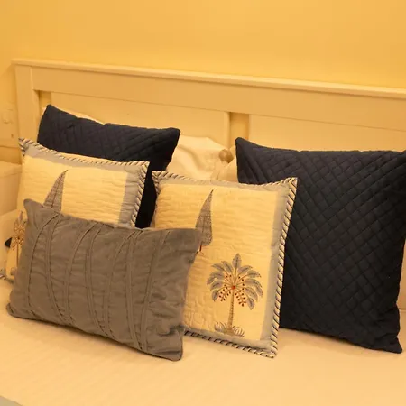 Spacious, Stylish, Upper Floor 3bhk Near Bkc Apartment
