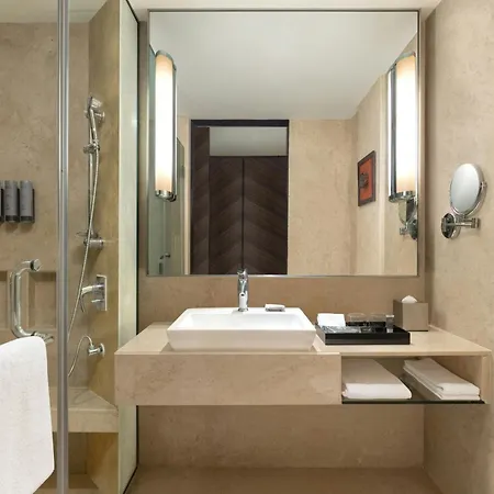 Courtyard By Marriott International Airport 5*