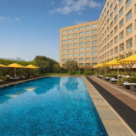 Courtyard By Marriott International Airport 5*