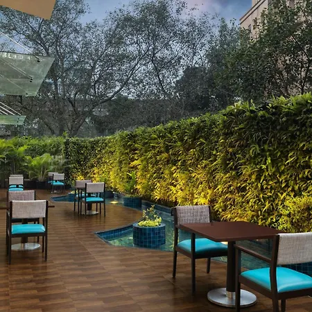 Hotel Courtyard By Marriott International Airport