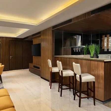 Courtyard By Marriott International Airport 5*