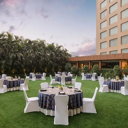 Courtyard By Marriott International Airport