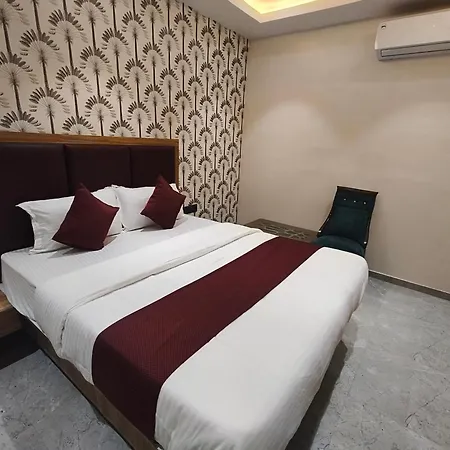 Golden Tree Hotel