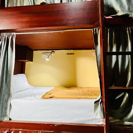 Hostel Bkc Backpacker Mumbai
