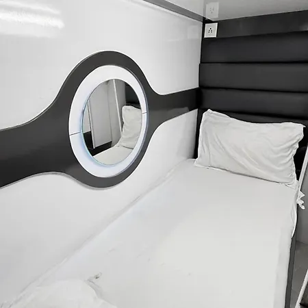 Capsule hotel O C E A N T-2 Mumbai