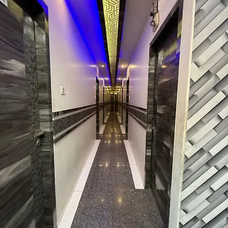 M E R I T O N T-2 Hotel Mumbai