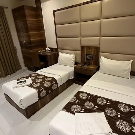 M E R I T O N T-2 Hotel