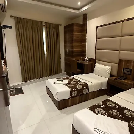 M E R I T O N T-2 Hotel Mumbai