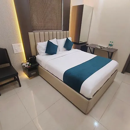 Triton Sion - Near Us Embassy - Near Bkc 2*