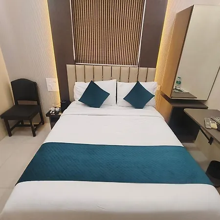 Hotel Triton Sion - Near Us Embassy - Near Bkc