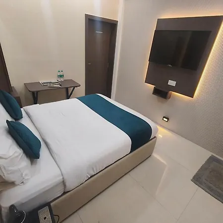 Triton Sion - Near Us Embassy - Near Bkc Mumbai