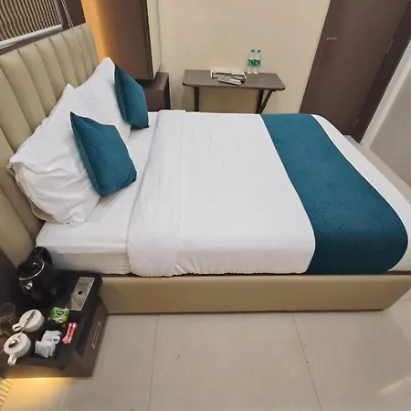 Triton Sion - Near Us Embassy - Near Bkc 2*