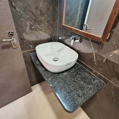 Triton Sion - Near Us Embassy - Near Bkc Hotel 2*