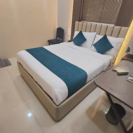 Triton Sion - Near Us Embassy - Near Bkc Hotel Mumbai