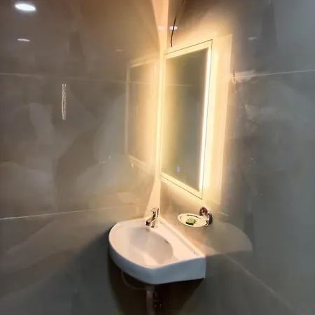 Lexus 5 Hotel Mumbai