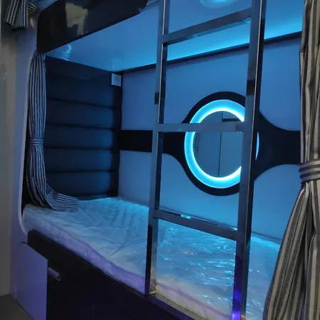 O C E A N T-2 Capsule hotel *
