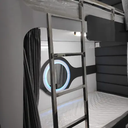 O C E A N T-2 Capsule hotel *