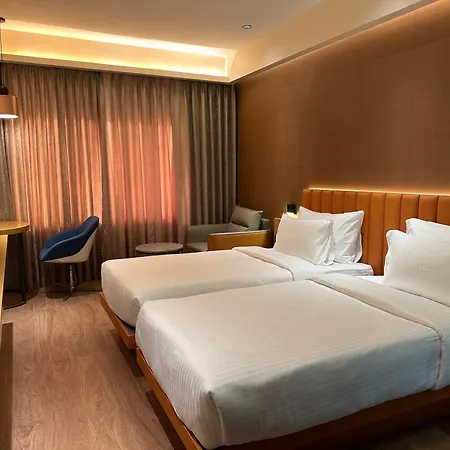 Hotel 37th Crescent Navi