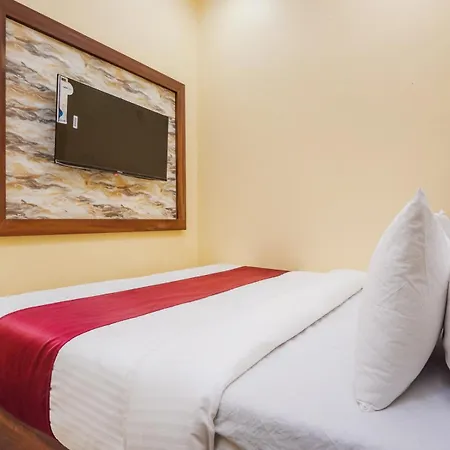 Hotel Aai Om Residency 2*