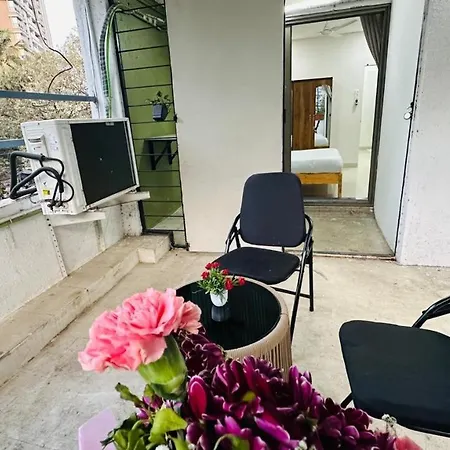 Luxe-bnb Near Airport Homestay