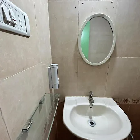 Apartment Happy House- Andheri West Rto Kokilaben Hospital