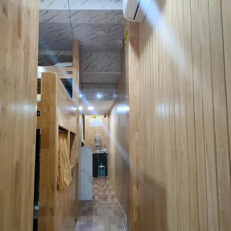 Hostel Breeze Bed Space Mumbai