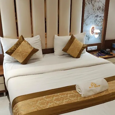 Crystal Castle Goregaon West Link Road, Hotel Mumbai