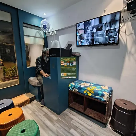 Hostel Sinhassan Juhu *