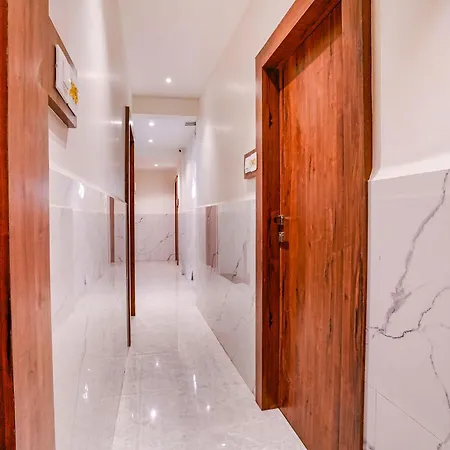 Hotel Fabhotel Utsav Residency