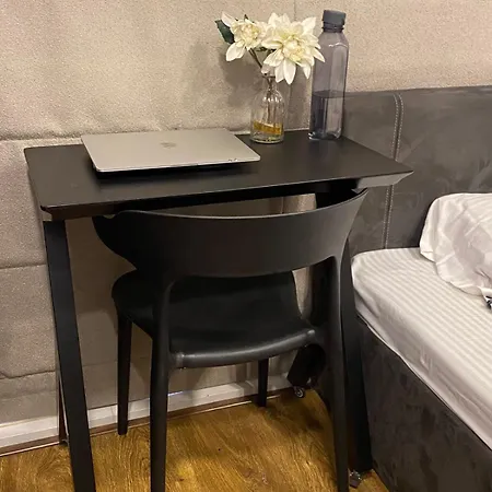Apartment Luxe Bandra For Solo Lady Travellers