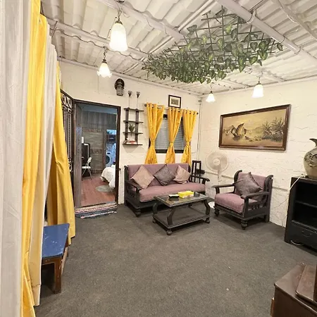 Apartment Independent Garden Cottage-bandra-carter Road *
