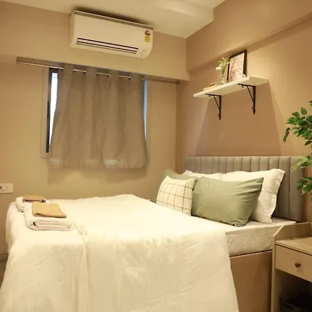 Downtown 3 Bhk Appt, Mahalaxmi, 1402 Apartment