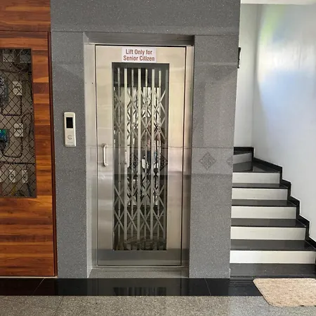 Apartment Luxurious 4bhk In Kandivli Spacious Scenic And Family Friendly
