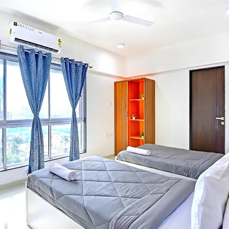 Hsquare Luxury Goregaon Apartment *