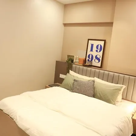 Downtown 2and Half Bhk Appt, Mahalaxmi, 1201 Apartment *