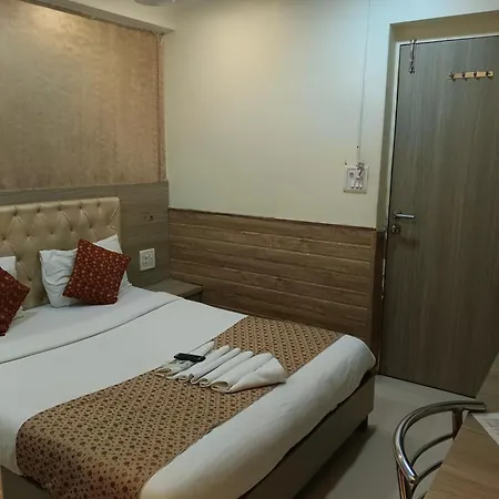 Time Gold Near Domestics Airport Guest house 2*