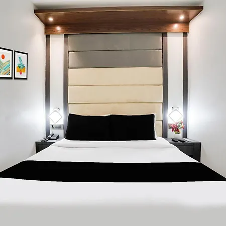 Collection O Andheri Near Western Express Highway Hotel 4*