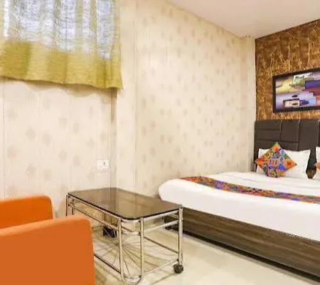 Aksa Near Juhu Hotel 3*