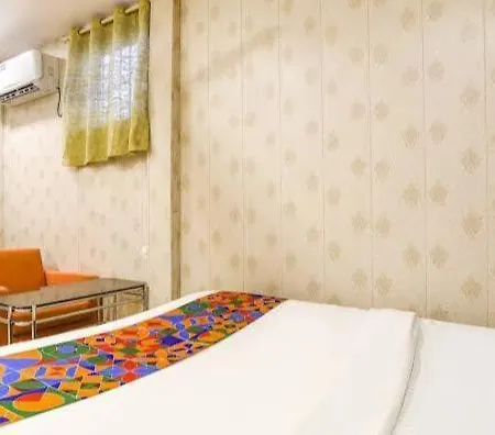 Hotel Aksa Near Juhu 3*