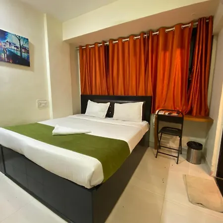 Hotel Deluxe - Near Kokilaben Dhirubhai Ambani Hospital Mumbai