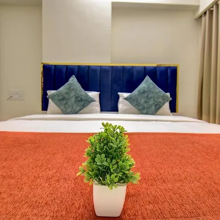 Apartment Private Bedroom In A Shared 2 Bhk Modern Apartment - Bkc Mumbai