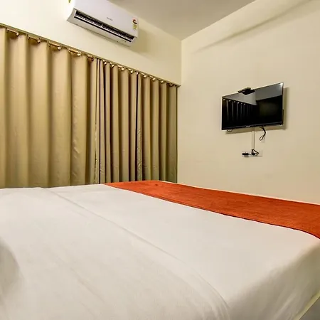Apartment Private Bedroom In A Shared 2 Bhk Modern Apartment - Bkc Mumbai